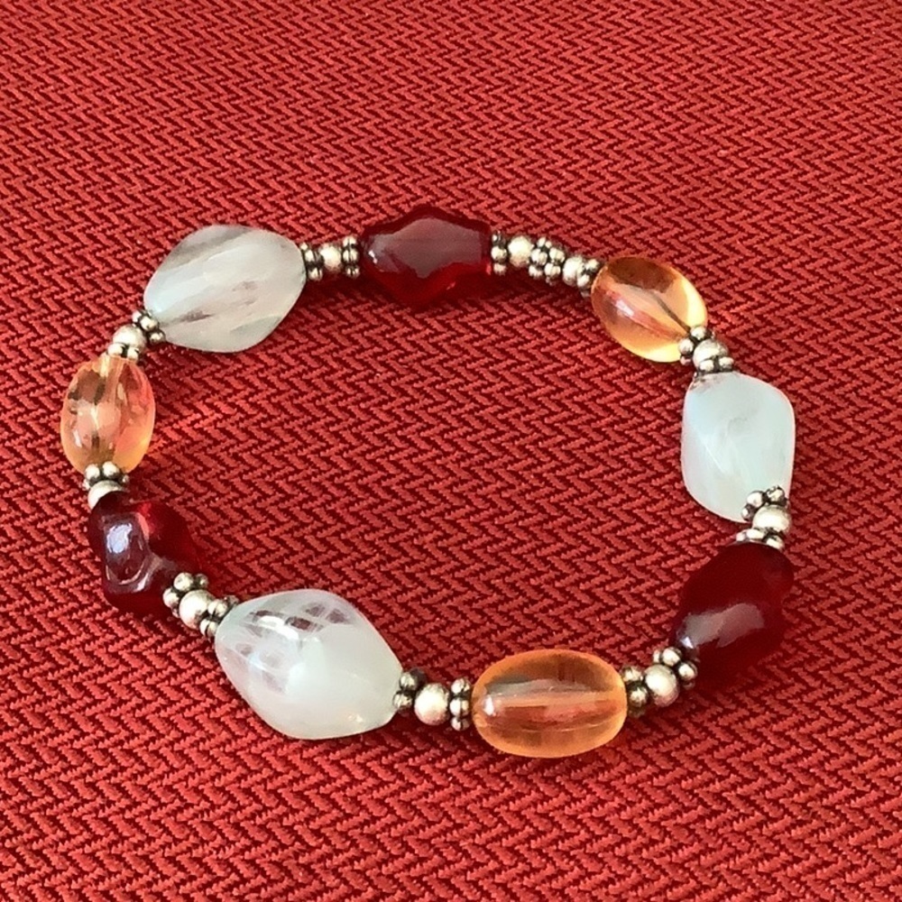 Plastic beaded bracelet with Silvertone dividers spacers